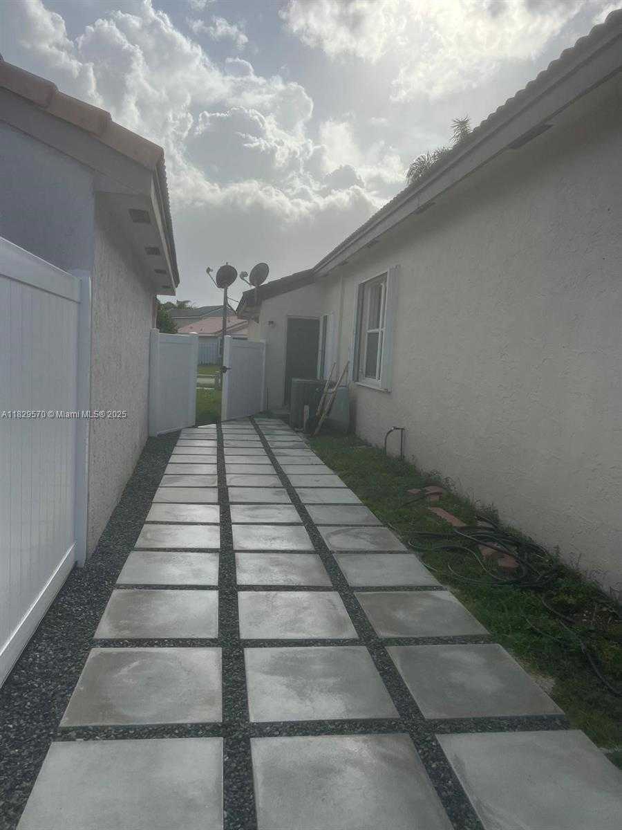 Small Image of 2383 SOUTH WEST 177TH TER, Miramar Number 3