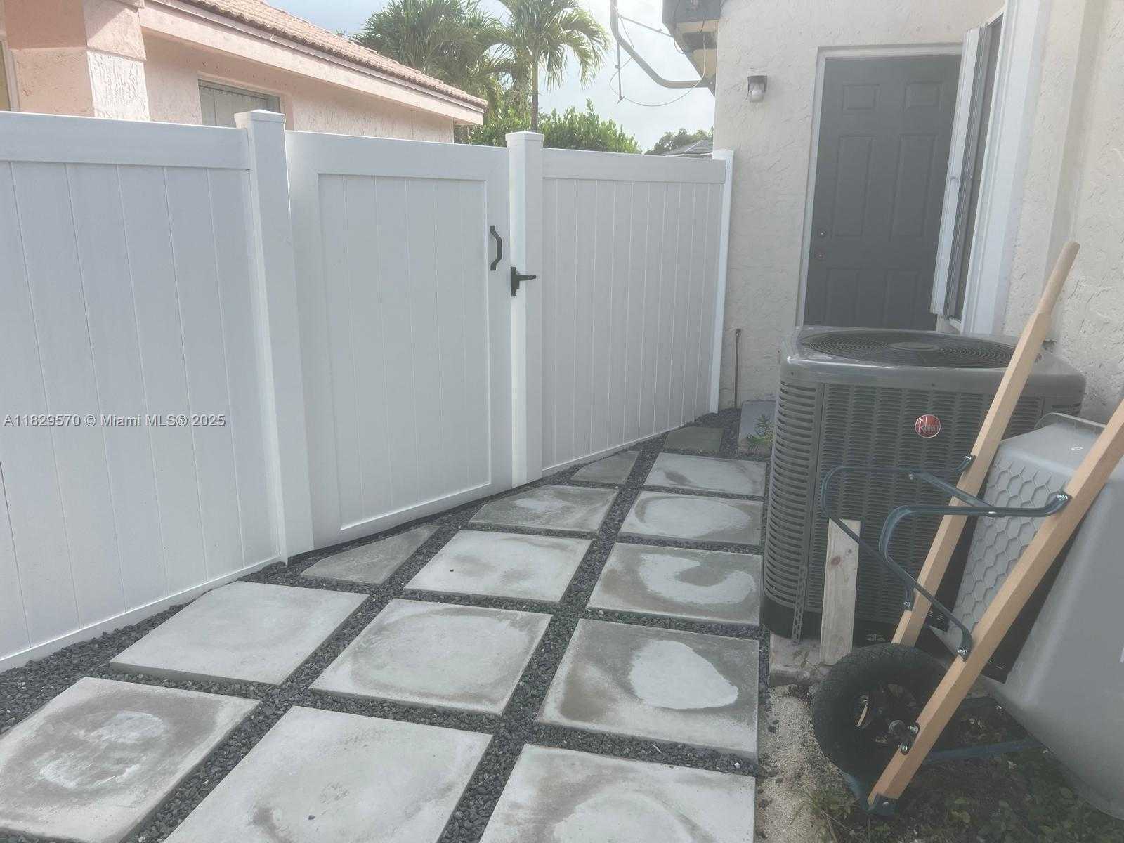Small Image of 2383 SOUTH WEST 177TH TER, Miramar Number 4
