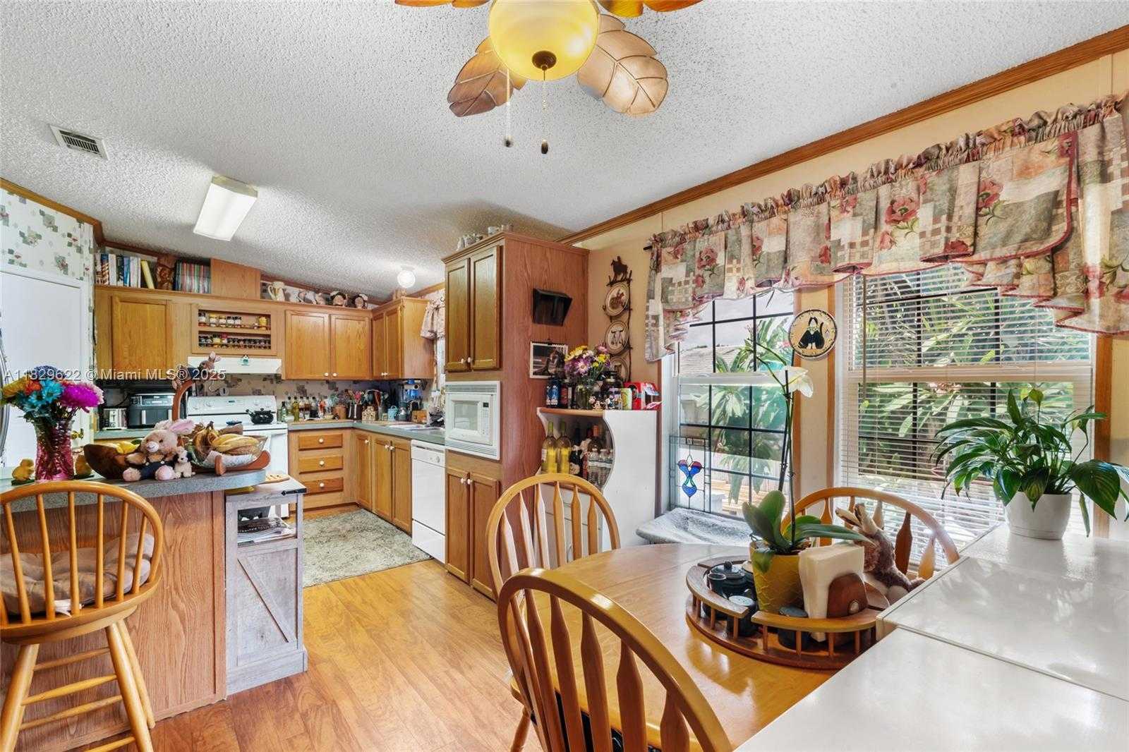 Small Image of 220 NORTH EAST 12TH AVE, Homestead Number 3
