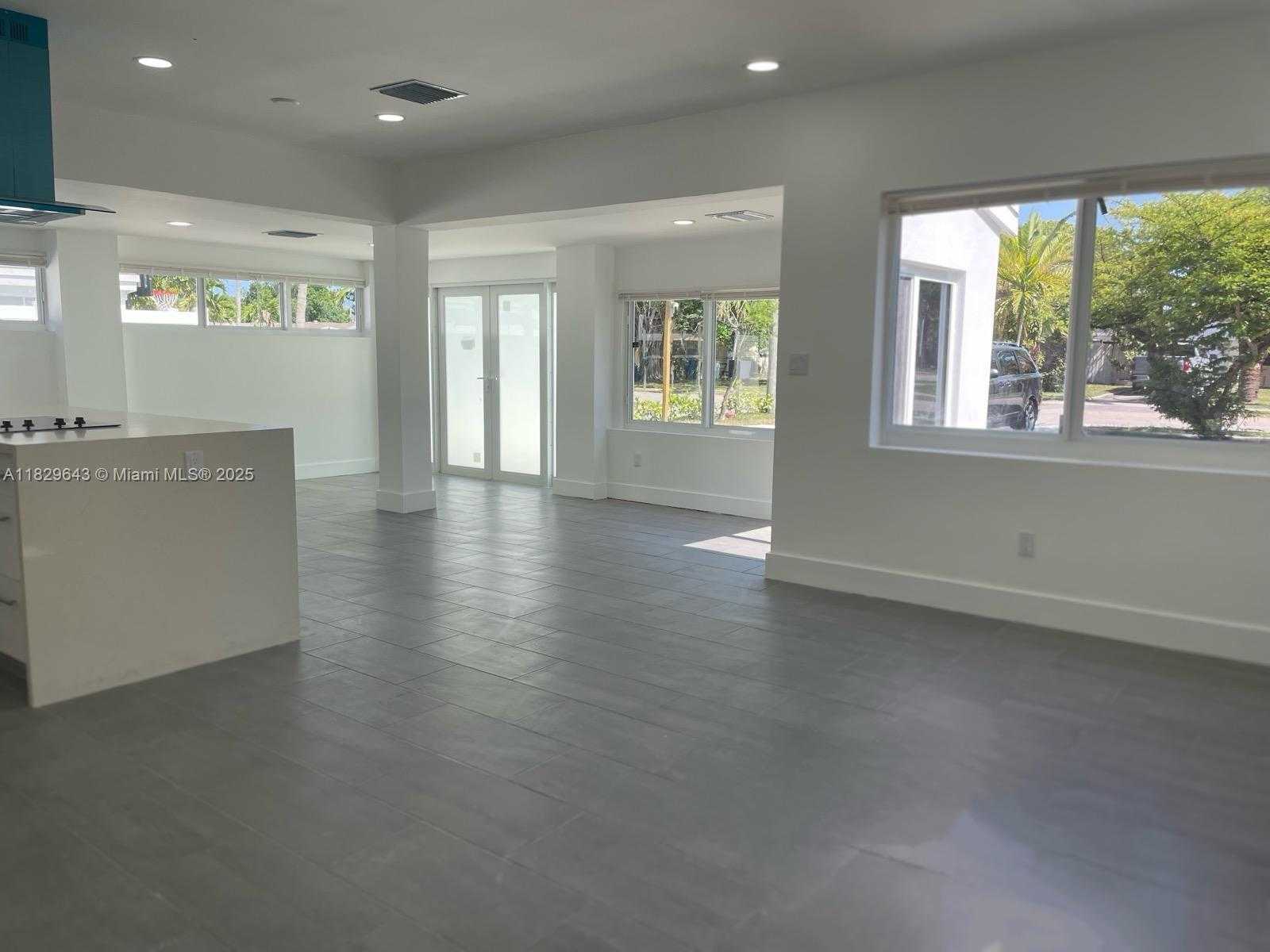 Small Image of 1401 NORTH EAST 178TH ST, North Miami Beach Number 2