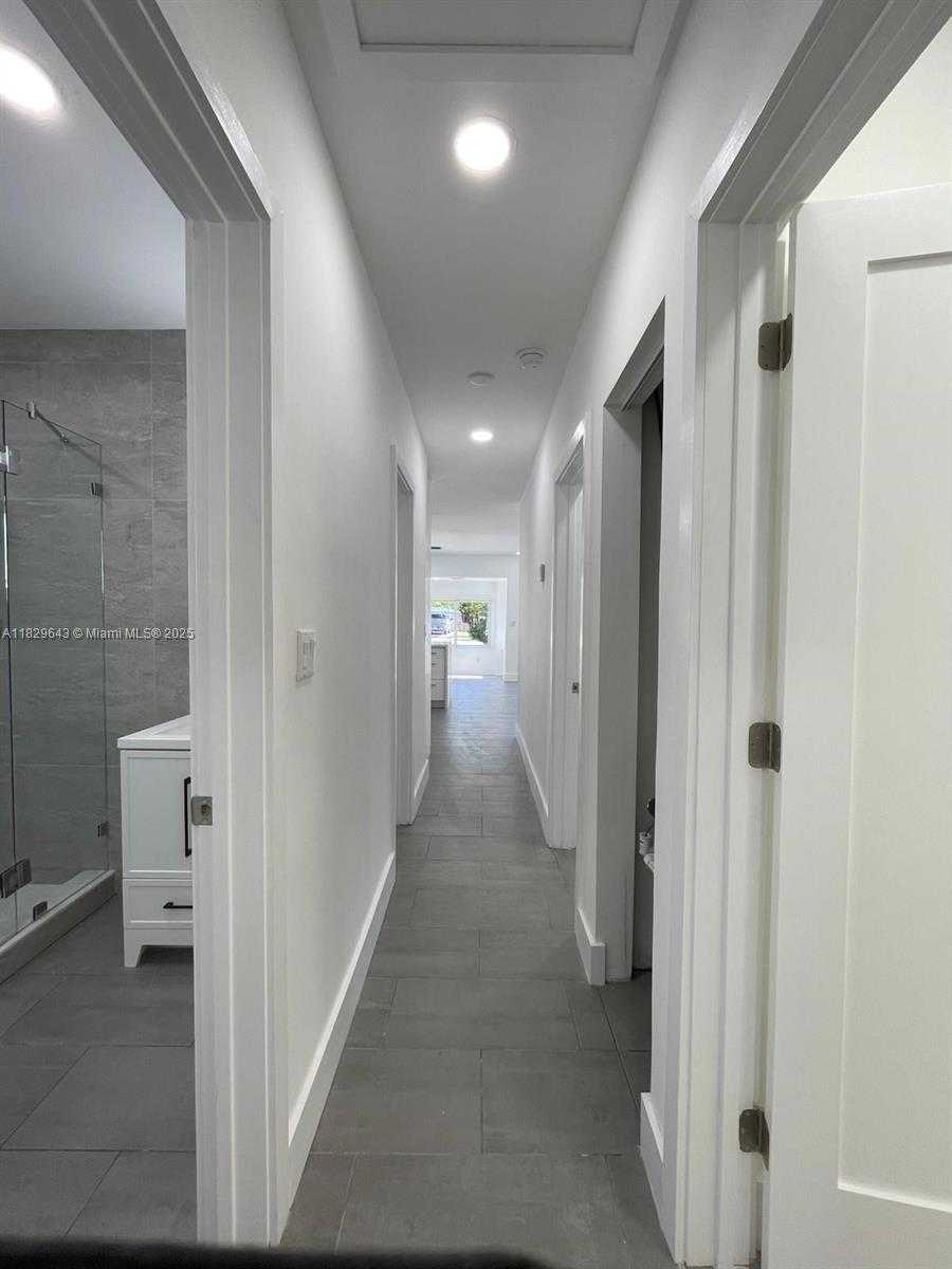 Small Image of 1401 NORTH EAST 178TH ST, North Miami Beach Number 4