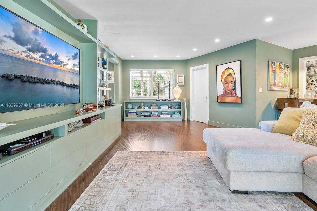 Small Image of 11377 WEST BISCAYNE CANAL RD, Miami Number 10