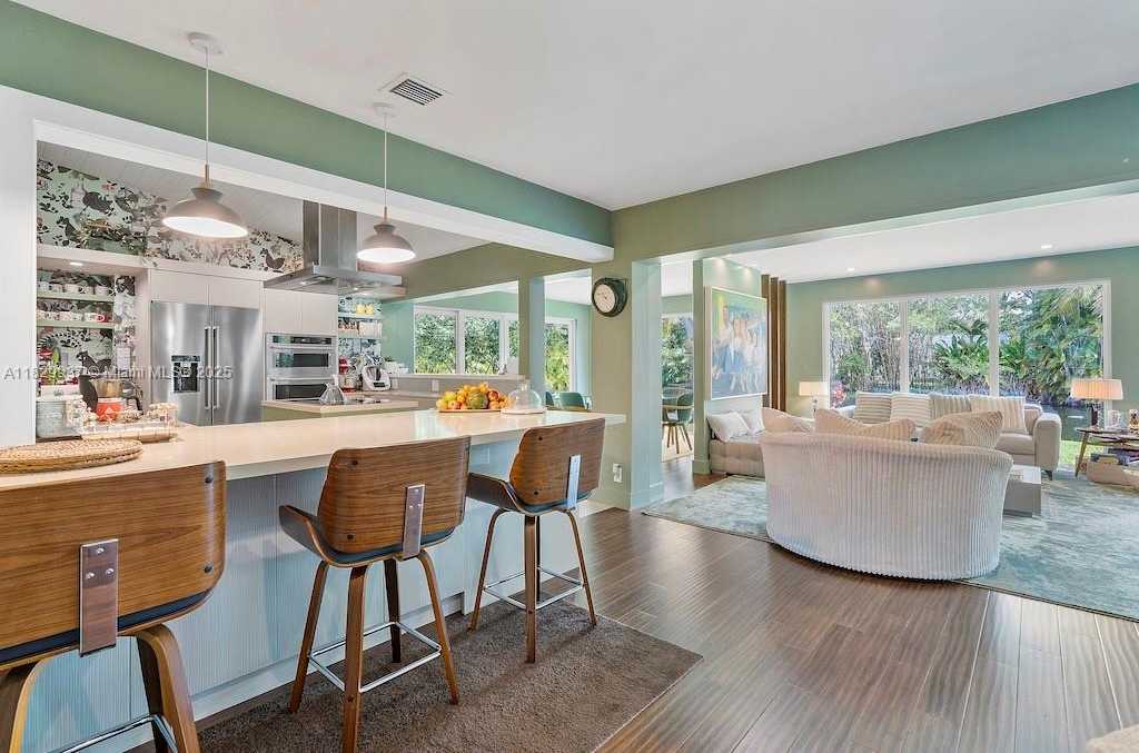 Small Image of 11377 WEST BISCAYNE CANAL RD, Miami Number 12