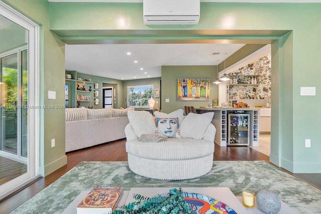 Small Image of 11377 WEST BISCAYNE CANAL RD, Miami Number 16