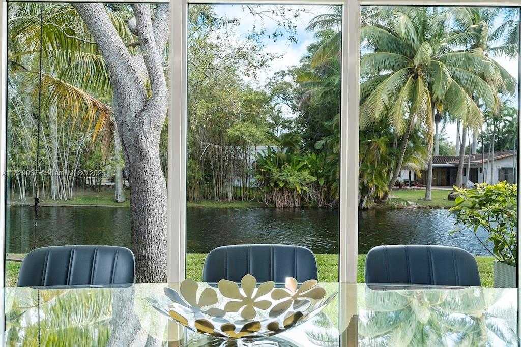 Small Image of 11377 WEST BISCAYNE CANAL RD, Miami Number 20