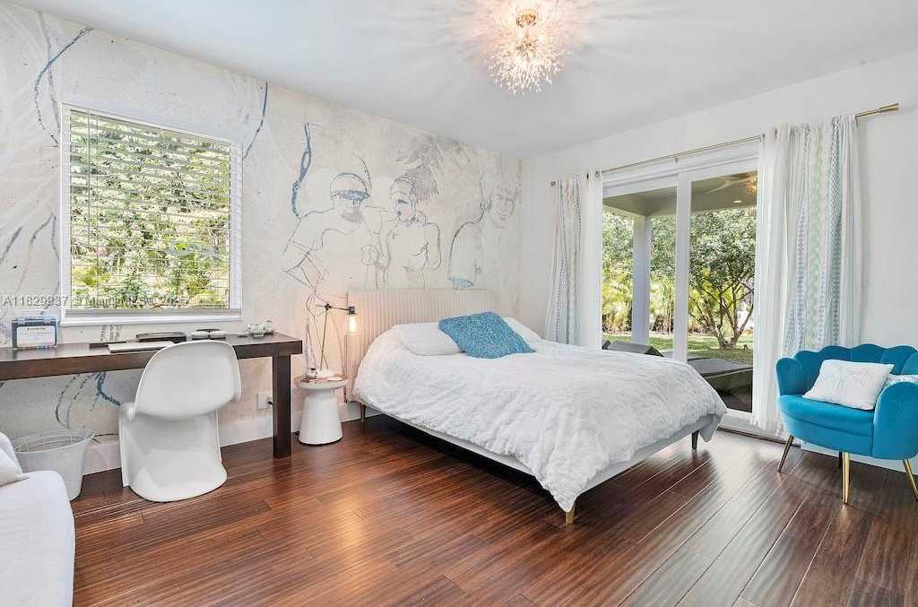 Small Image of 11377 WEST BISCAYNE CANAL RD, Miami Number 24
