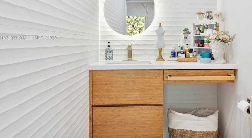 Small Image of 11377 WEST BISCAYNE CANAL RD, Miami Number 25