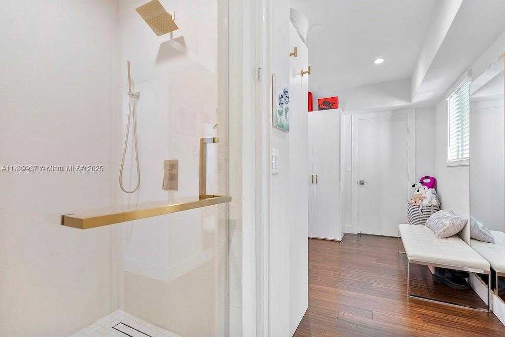 Small Image of 11377 WEST BISCAYNE CANAL RD, Miami Number 26