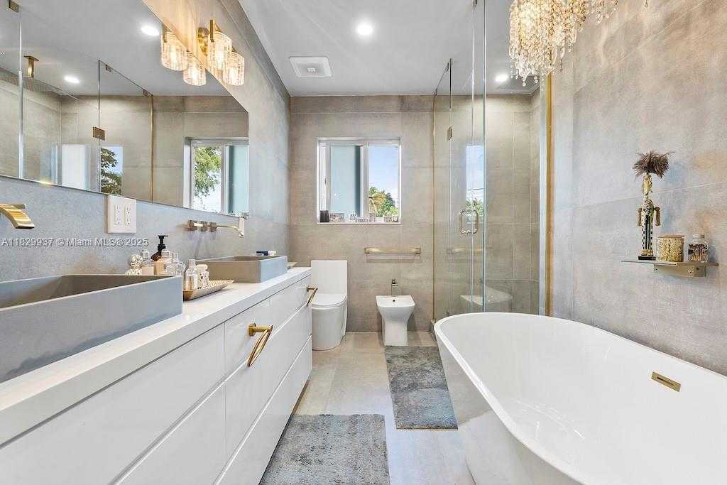 Small Image of 11377 WEST BISCAYNE CANAL RD, Miami Number 29