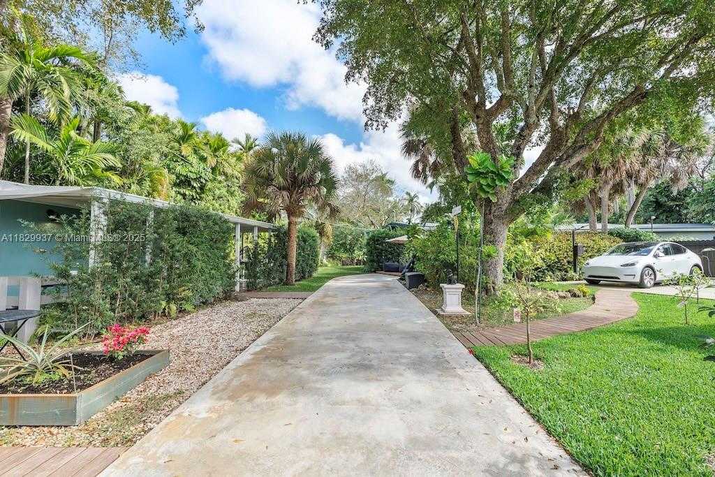 Small Image of 11377 WEST BISCAYNE CANAL RD, Miami Number 35