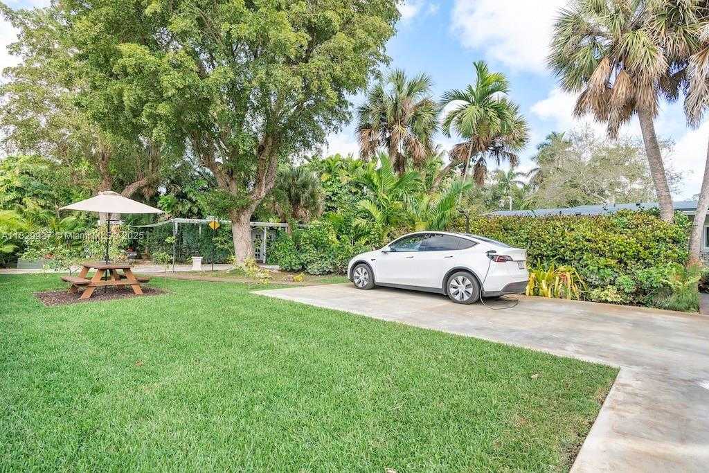 Small Image of 11377 WEST BISCAYNE CANAL RD, Miami Number 36