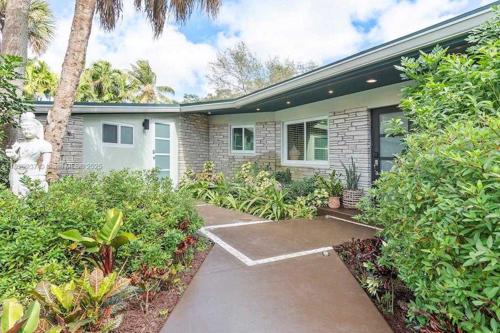 Small Image of 11377 WEST BISCAYNE CANAL RD, Miami Number 5