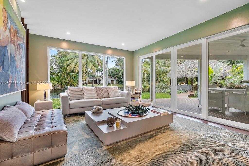 Small Image of 11377 WEST BISCAYNE CANAL RD, Miami Number 7