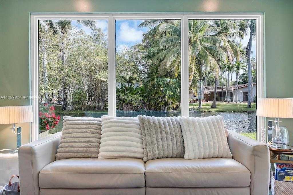 Small Image of 11377 WEST BISCAYNE CANAL RD, Miami Number 8