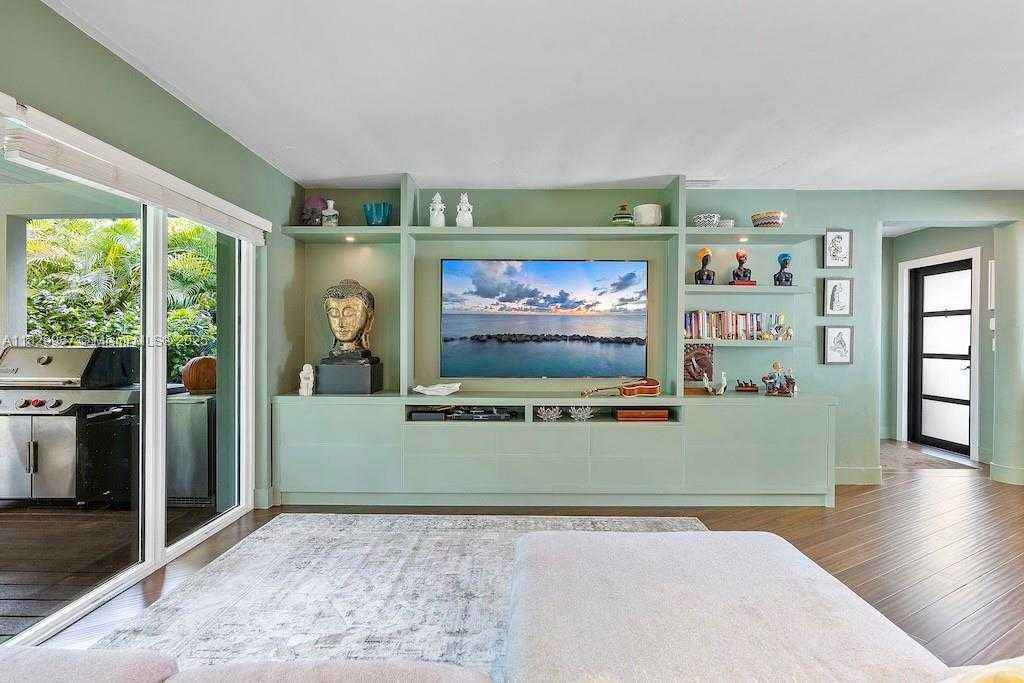 Small Image of 11377 WEST BISCAYNE CANAL RD, Miami Number 9