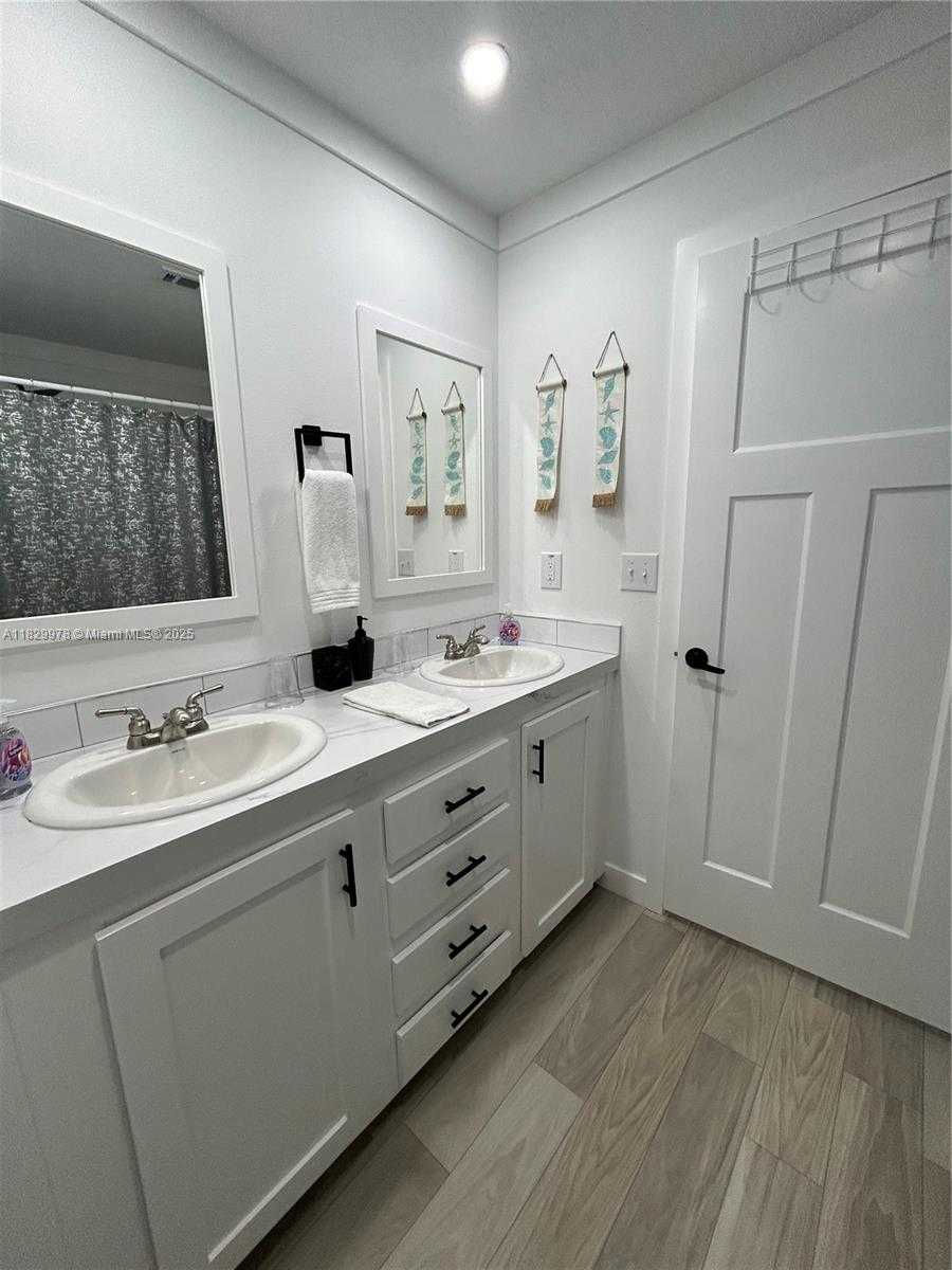 Small Image of 3673 DEWBERRY, Other City - In The State Of Florida Number 24