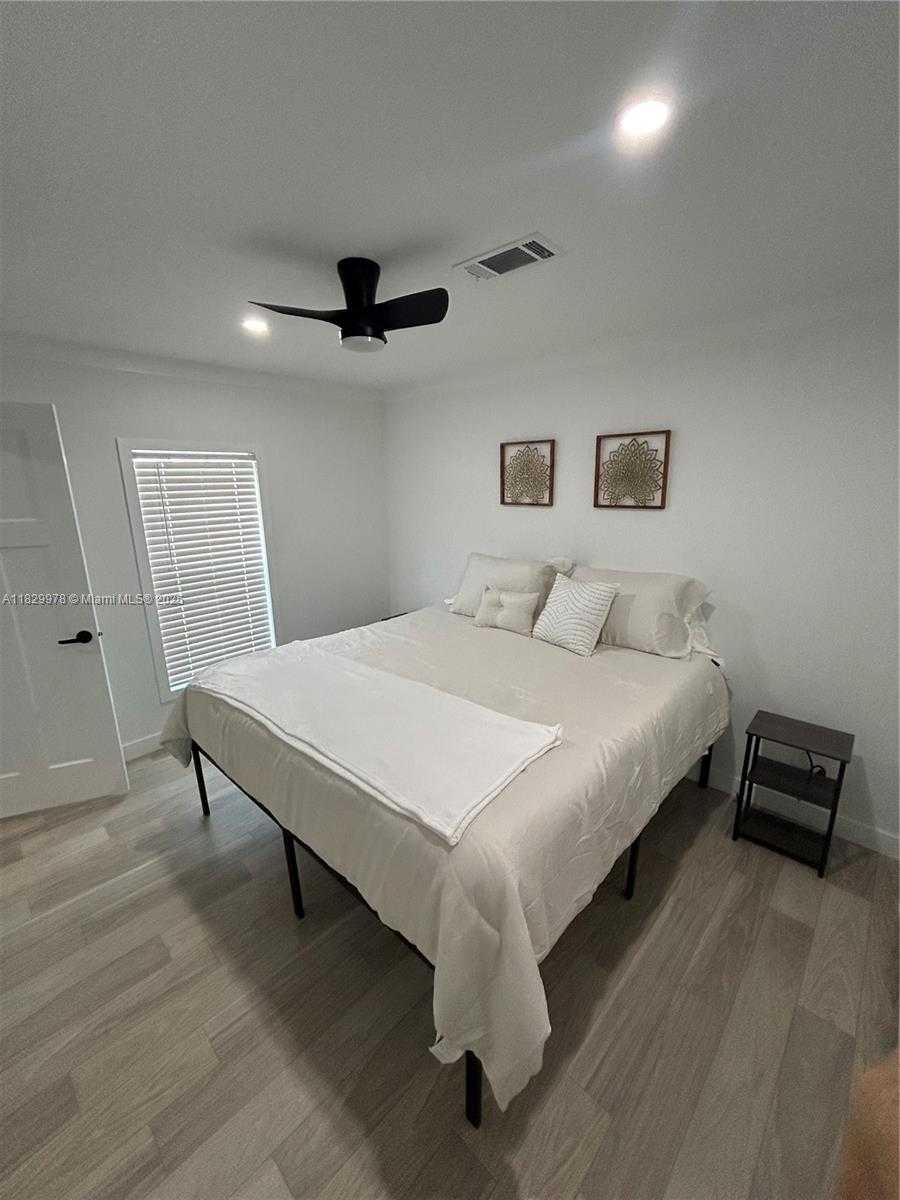 Small Image of 3673 DEWBERRY, Other City - In The State Of Florida Number 25