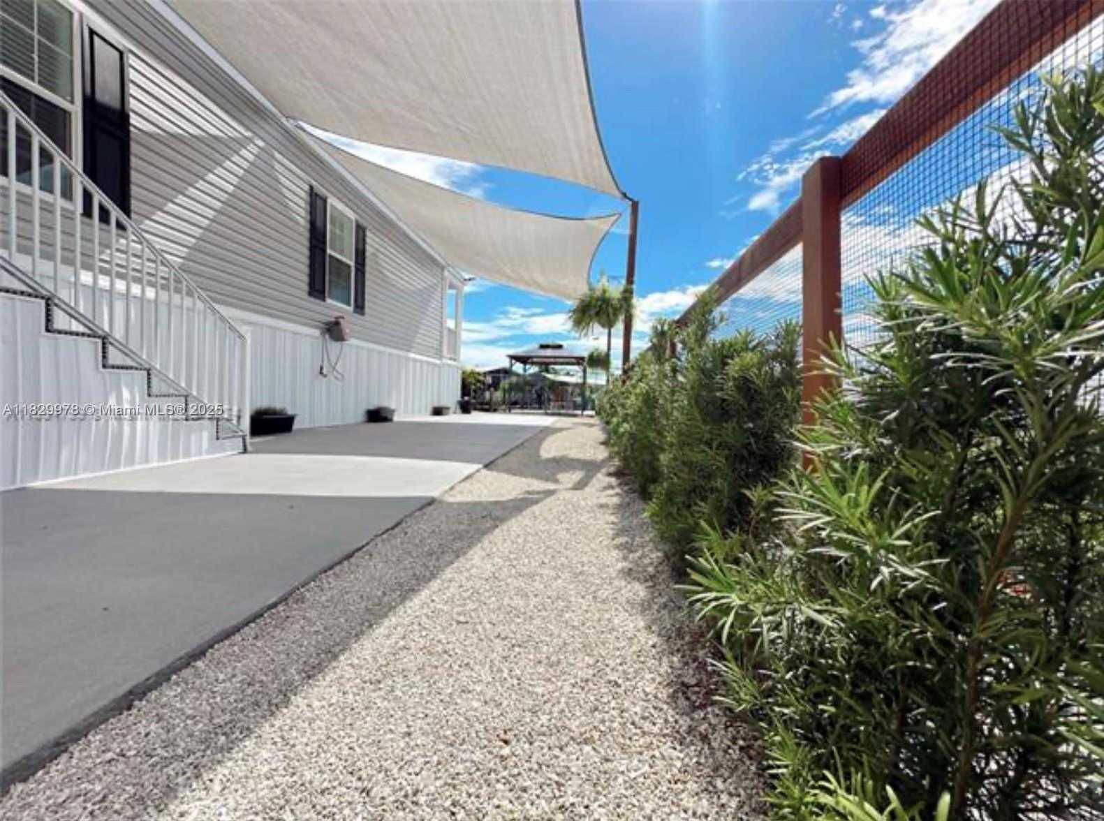 Small Image of 3673 DEWBERRY, Other City - In The State Of Florida Number 4