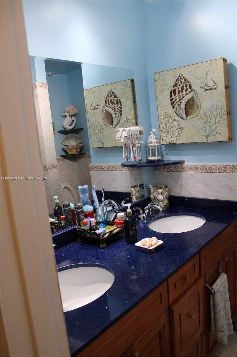 Small Image of 8200 SOUTH WEST 164TH ST, Palmetto Bay Number 4