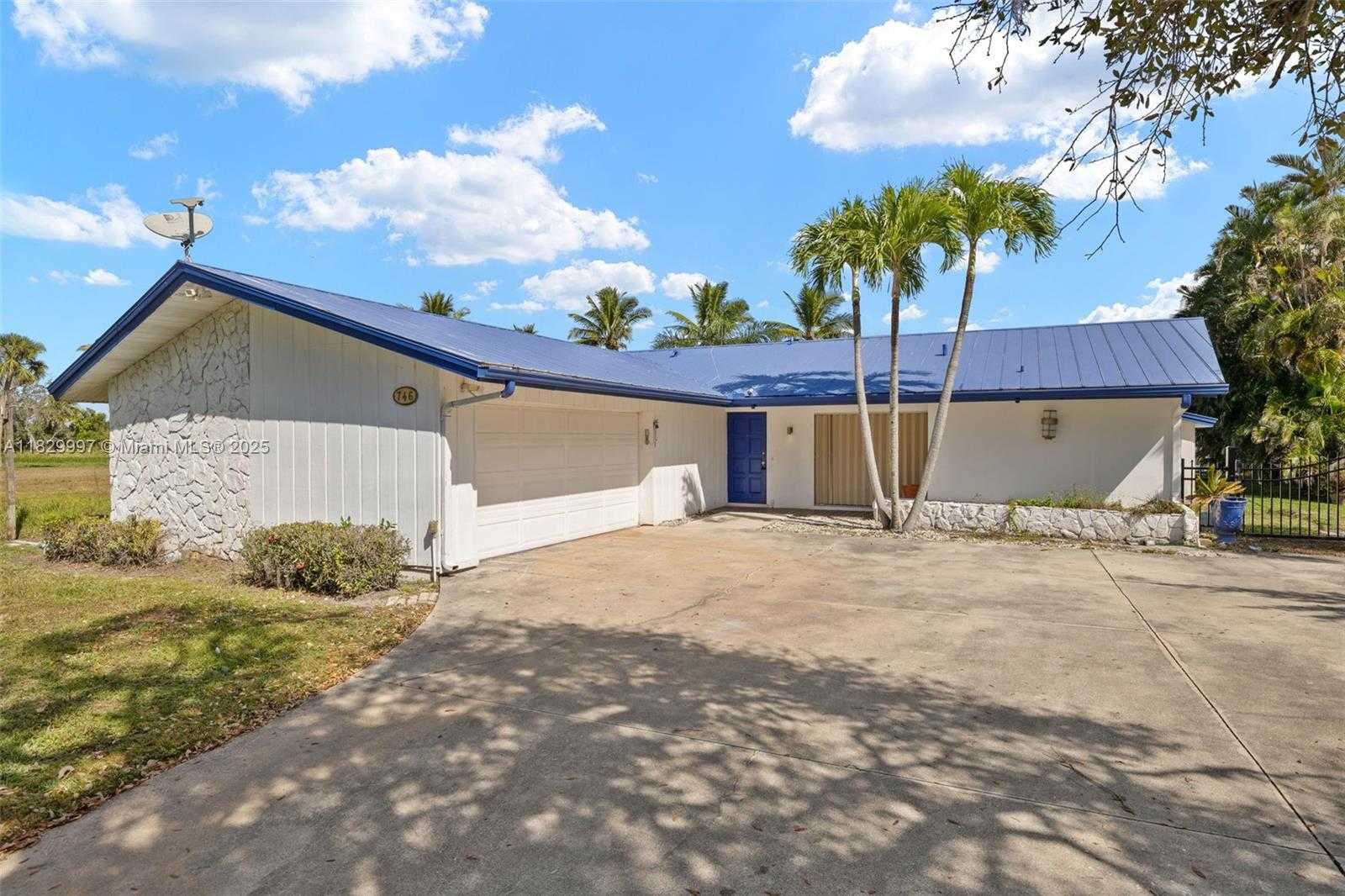 Small Image of 746 OVERIVER DRIVE, Fort Myers Number 2