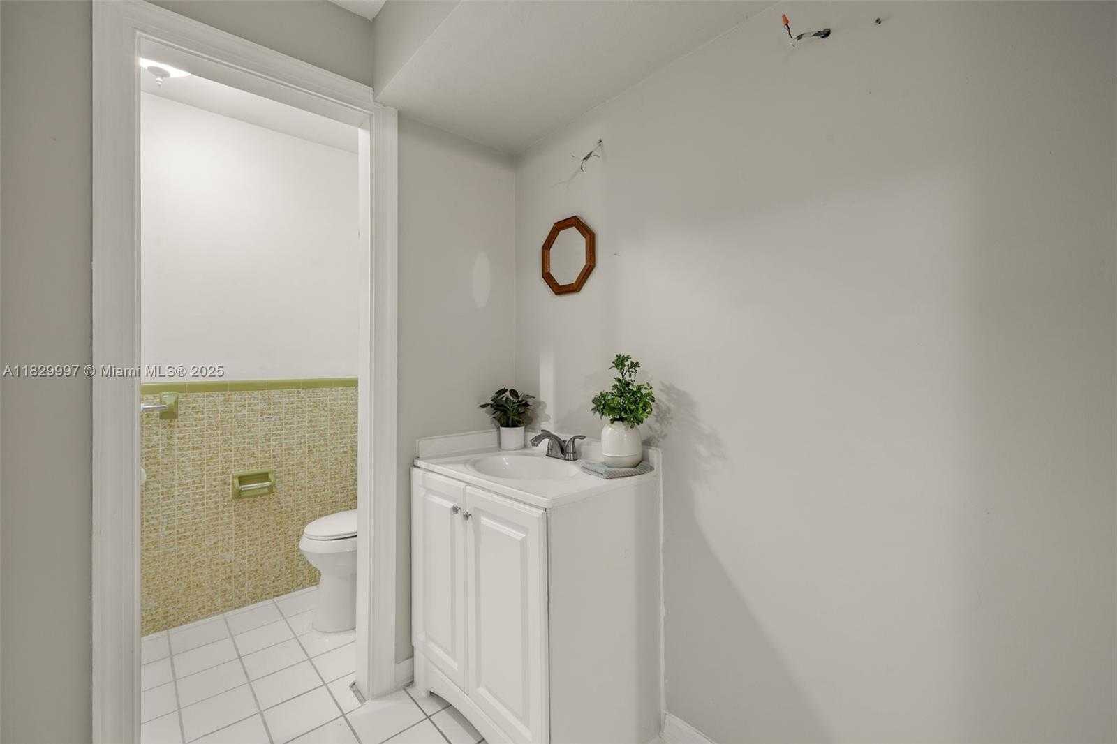 Small Image of 746 OVERIVER DRIVE, Fort Myers Number 26