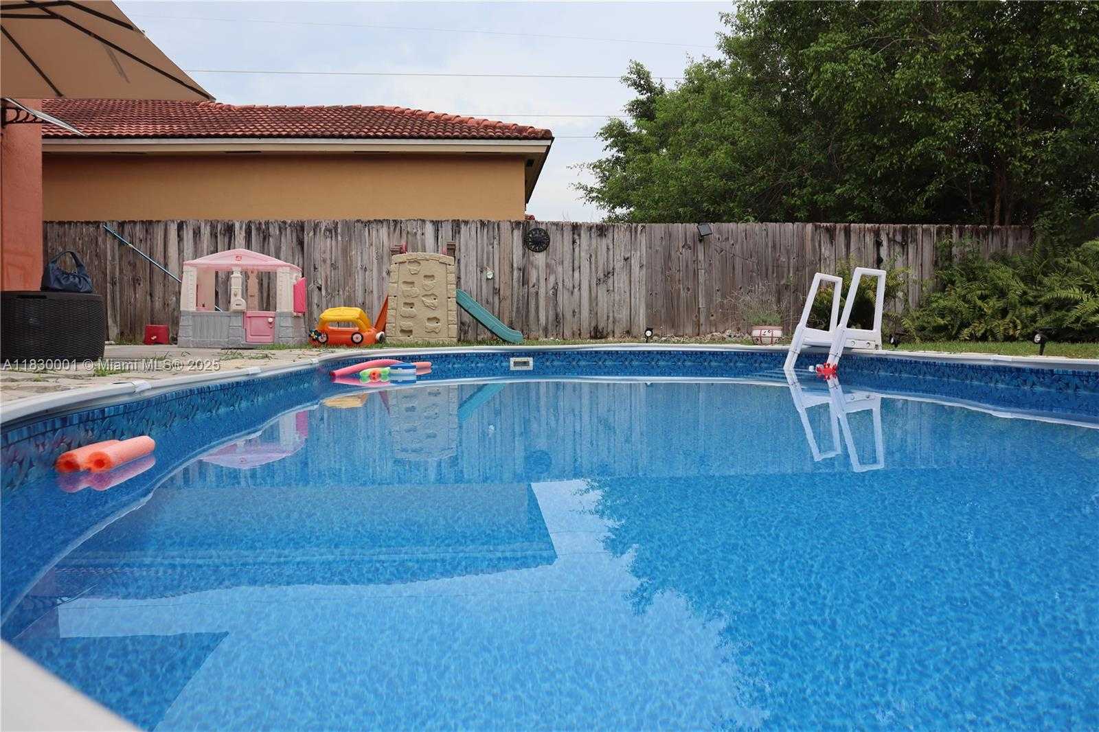 Small Image of 1510 SOUTH EAST 22ND LN, Homestead Number 33