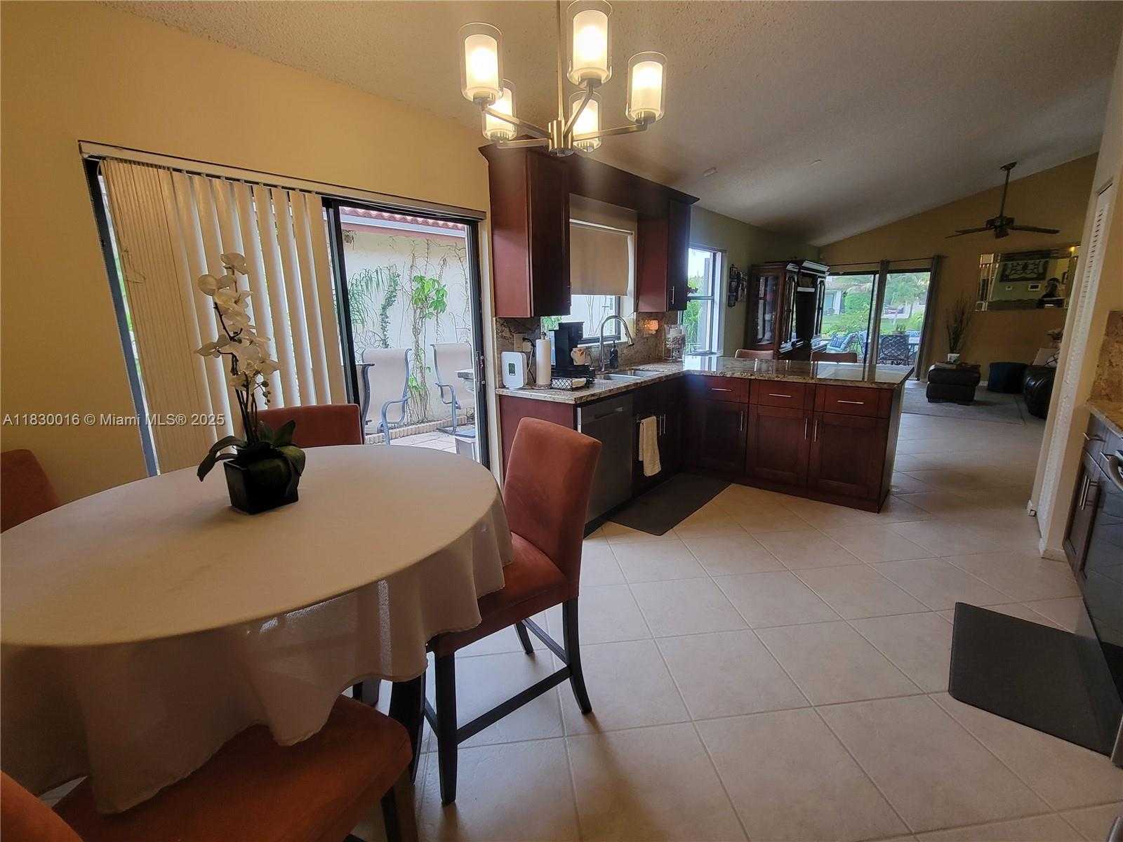 Small Image of 810 SOUTH WEST 113TH TER, Pembroke Pines Number 12