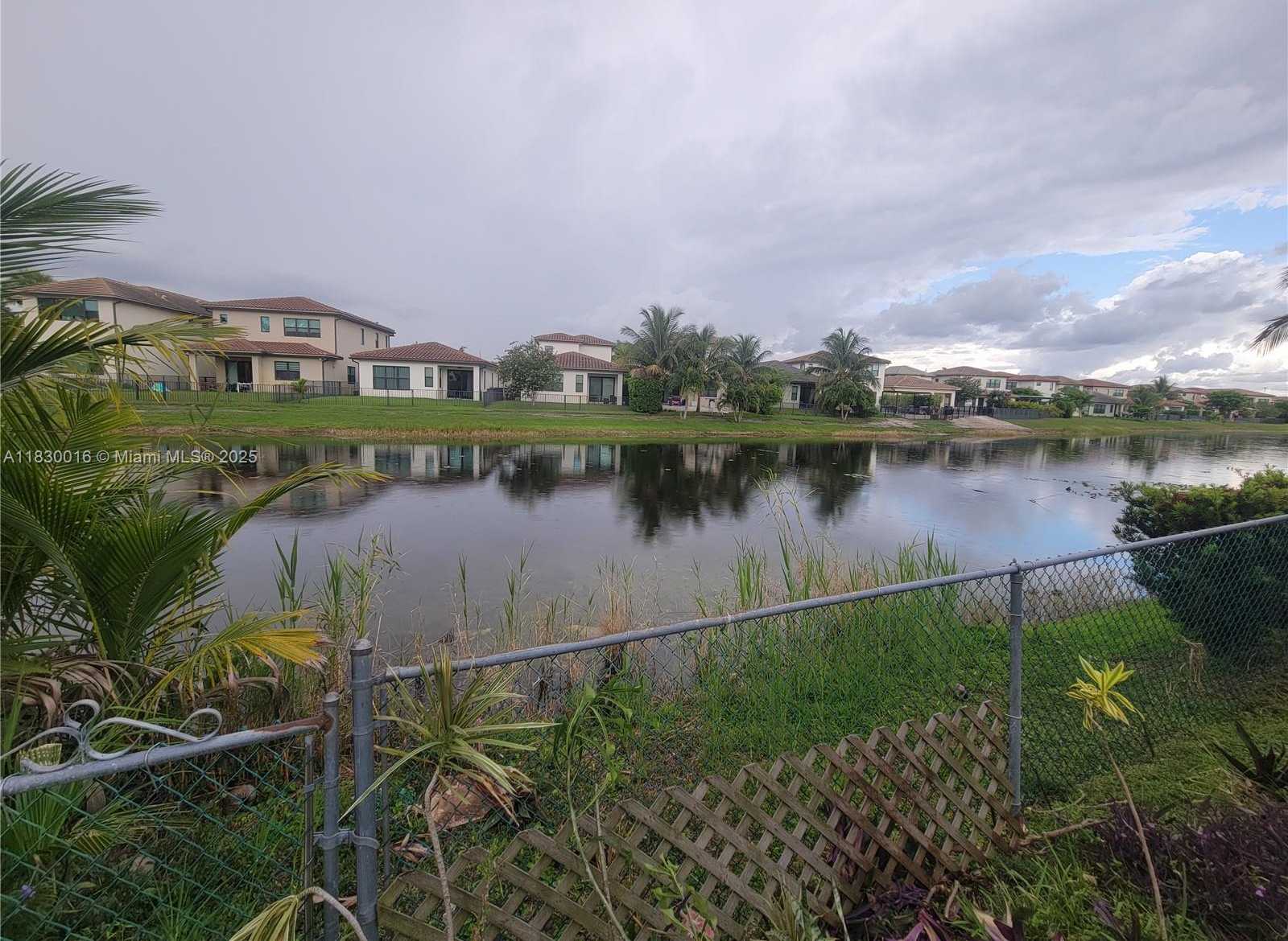 Small Image of 810 SOUTH WEST 113TH TER, Pembroke Pines Number 14