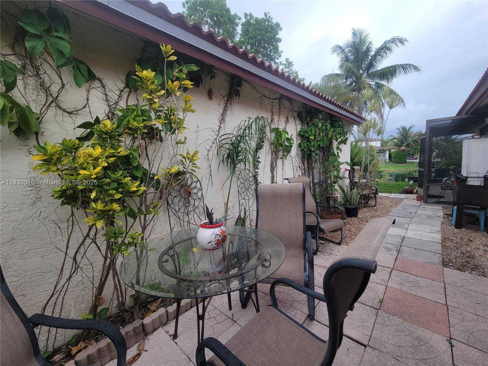 Small Image of 810 SOUTH WEST 113TH TER, Pembroke Pines Number 16