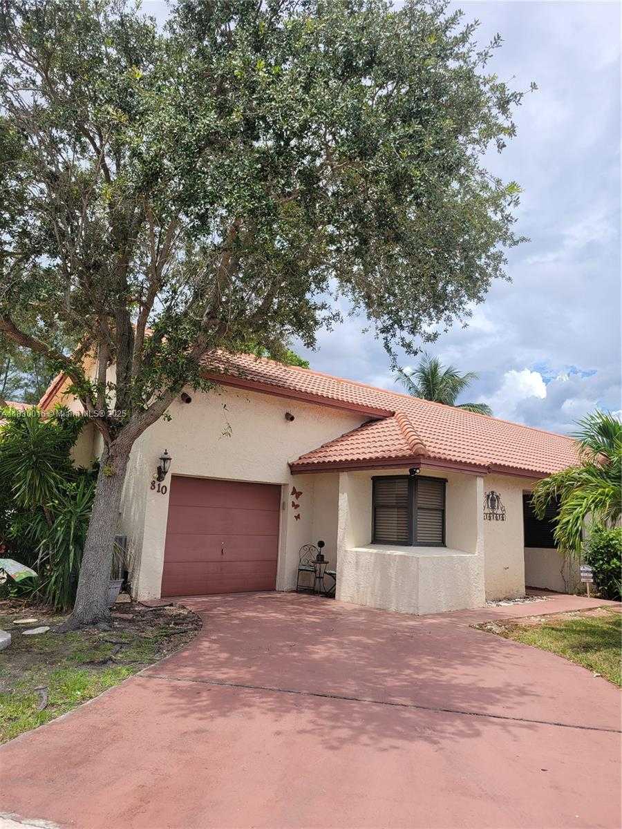Small Image of 810 SOUTH WEST 113TH TER, Pembroke Pines Number 2