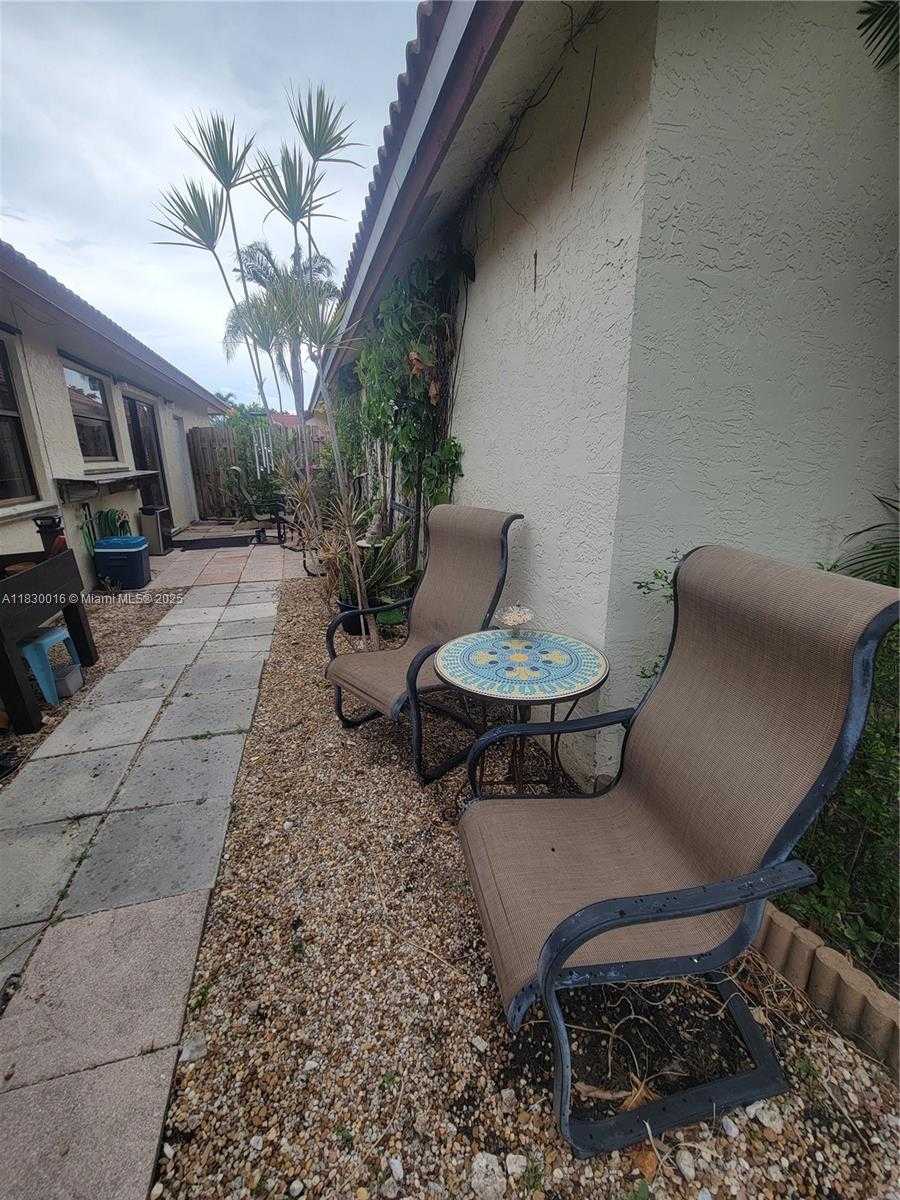 Small Image of 810 SOUTH WEST 113TH TER, Pembroke Pines Number 22