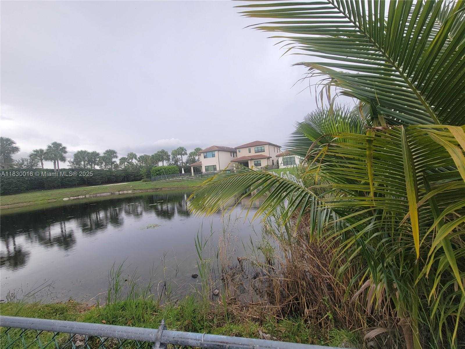 Small Image of 810 SOUTH WEST 113TH TER, Pembroke Pines Number 24