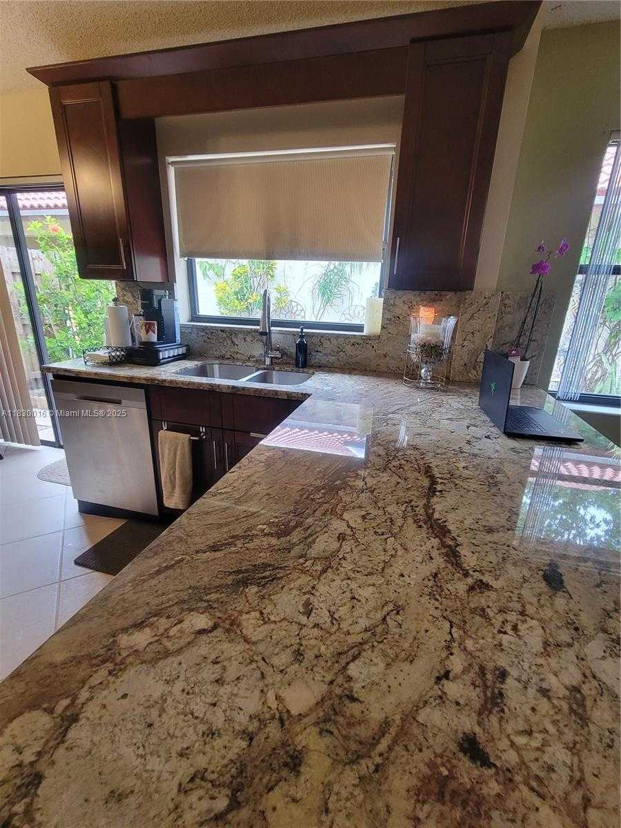 Small Image of 810 SOUTH WEST 113TH TER, Pembroke Pines Number 26