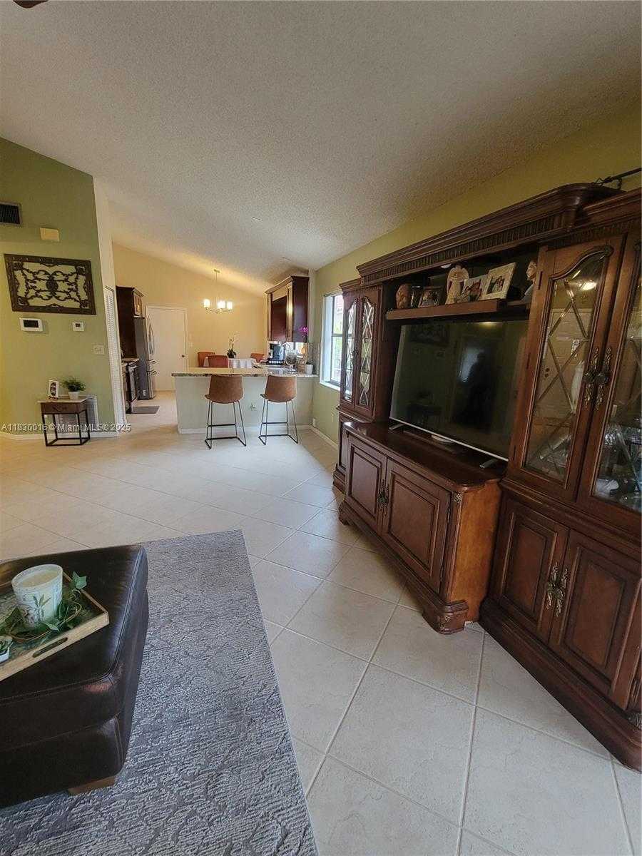 Small Image of 810 SOUTH WEST 113TH TER, Pembroke Pines Number 27