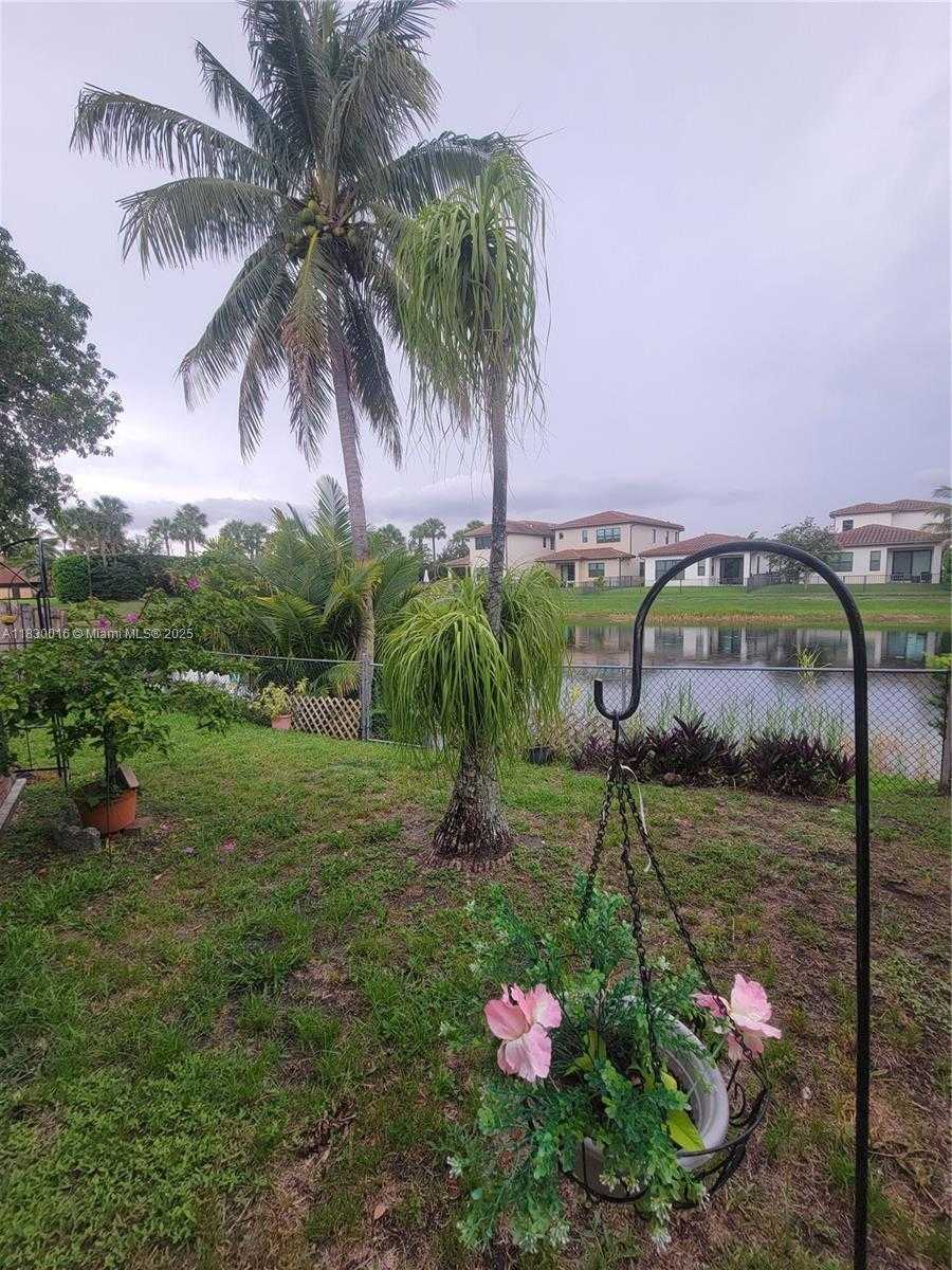 Small Image of 810 SOUTH WEST 113TH TER, Pembroke Pines Number 29