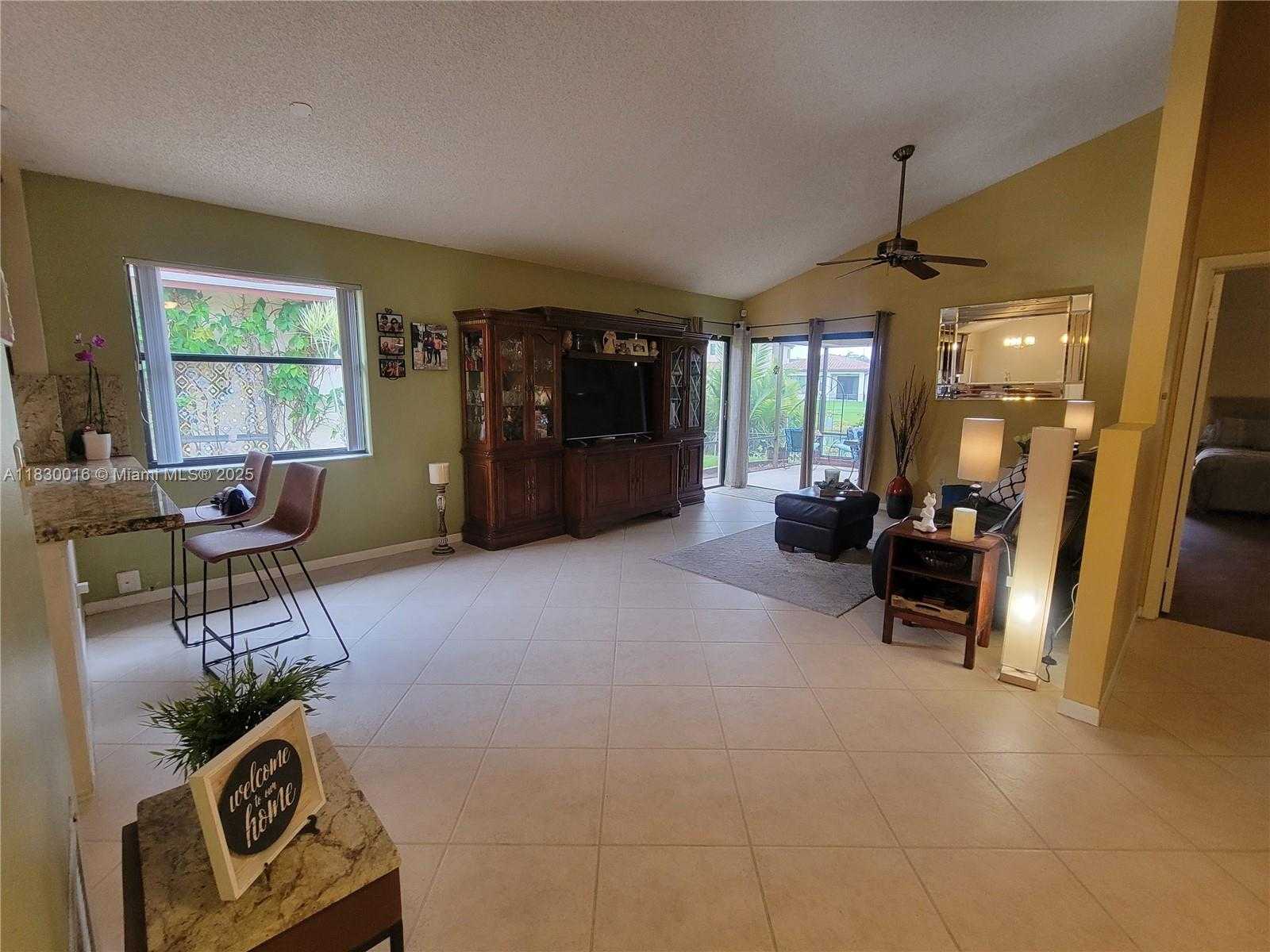 Small Image of 810 SOUTH WEST 113TH TER, Pembroke Pines Number 30