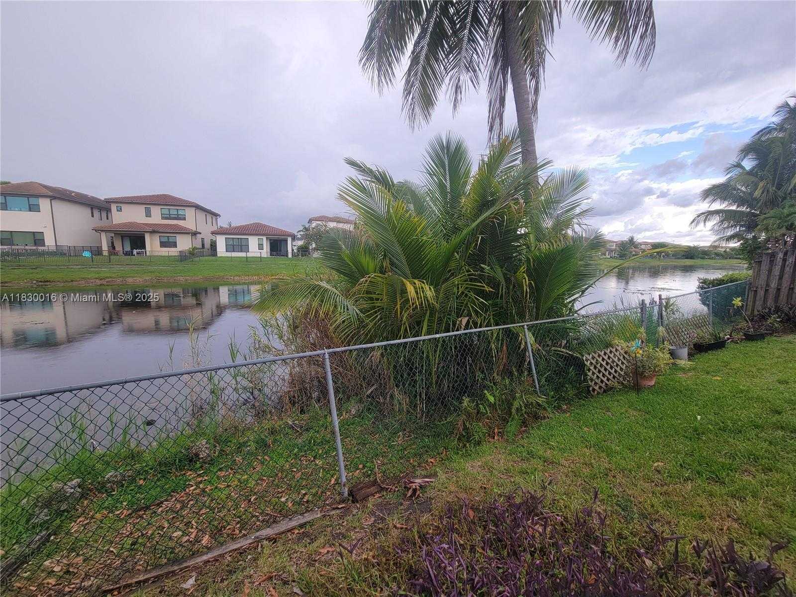Small Image of 810 SOUTH WEST 113TH TER, Pembroke Pines Number 31