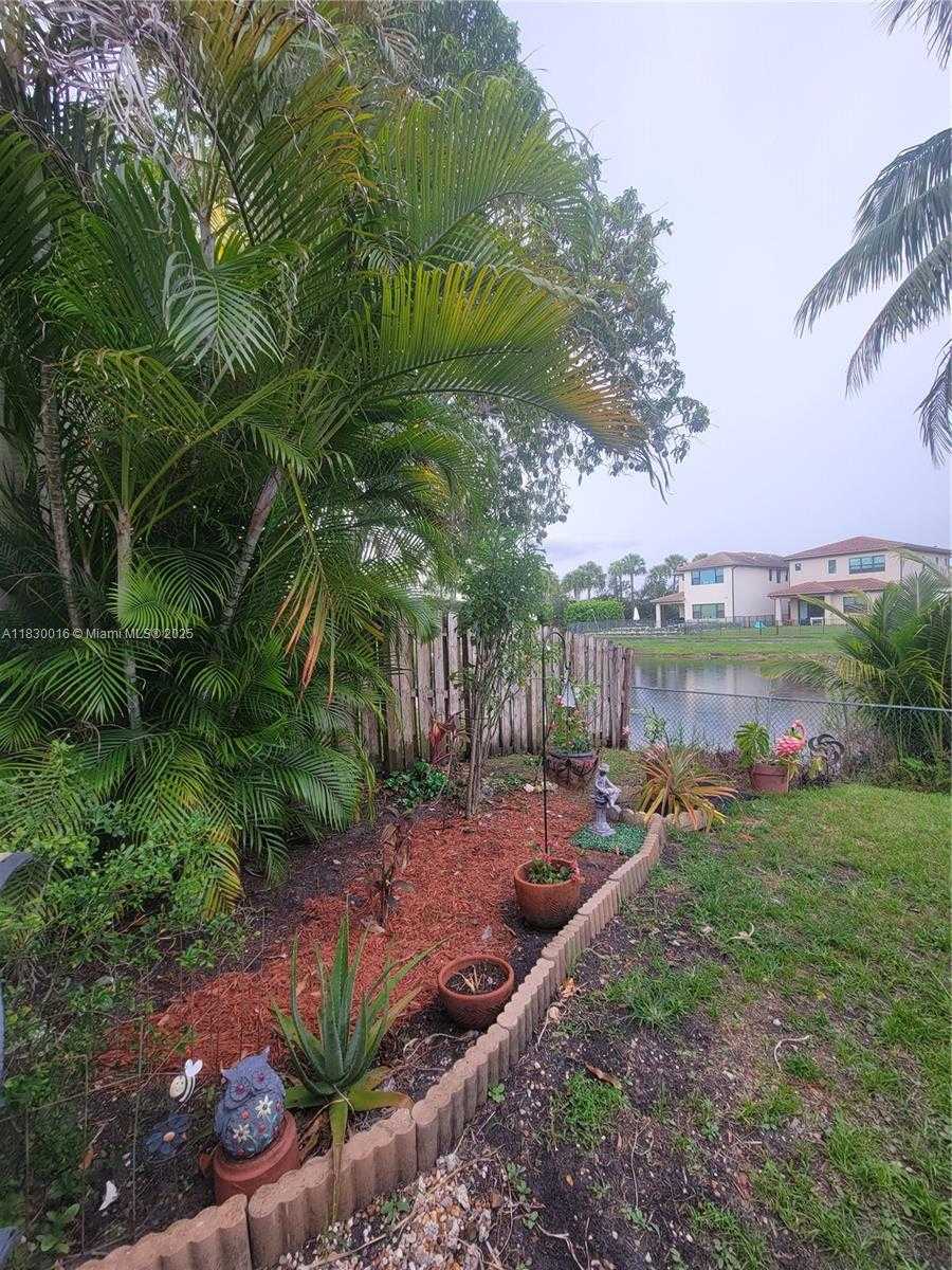 Small Image of 810 SOUTH WEST 113TH TER, Pembroke Pines Number 32