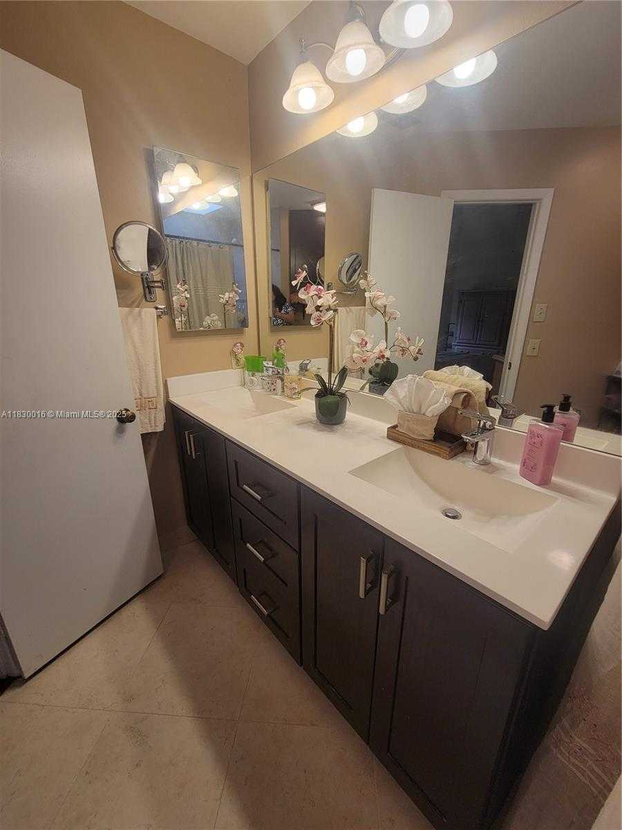 Small Image of 810 SOUTH WEST 113TH TER, Pembroke Pines Number 34