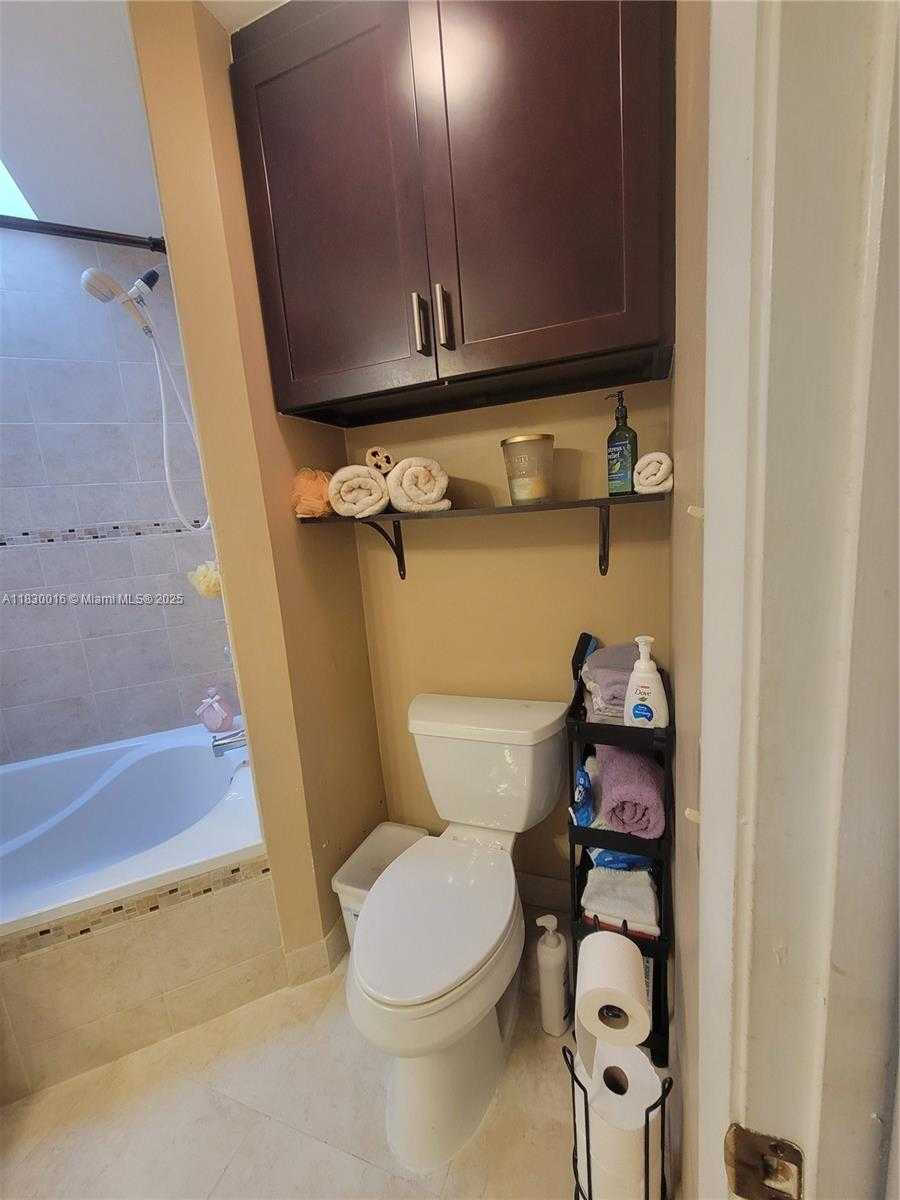 Small Image of 810 SOUTH WEST 113TH TER, Pembroke Pines Number 35