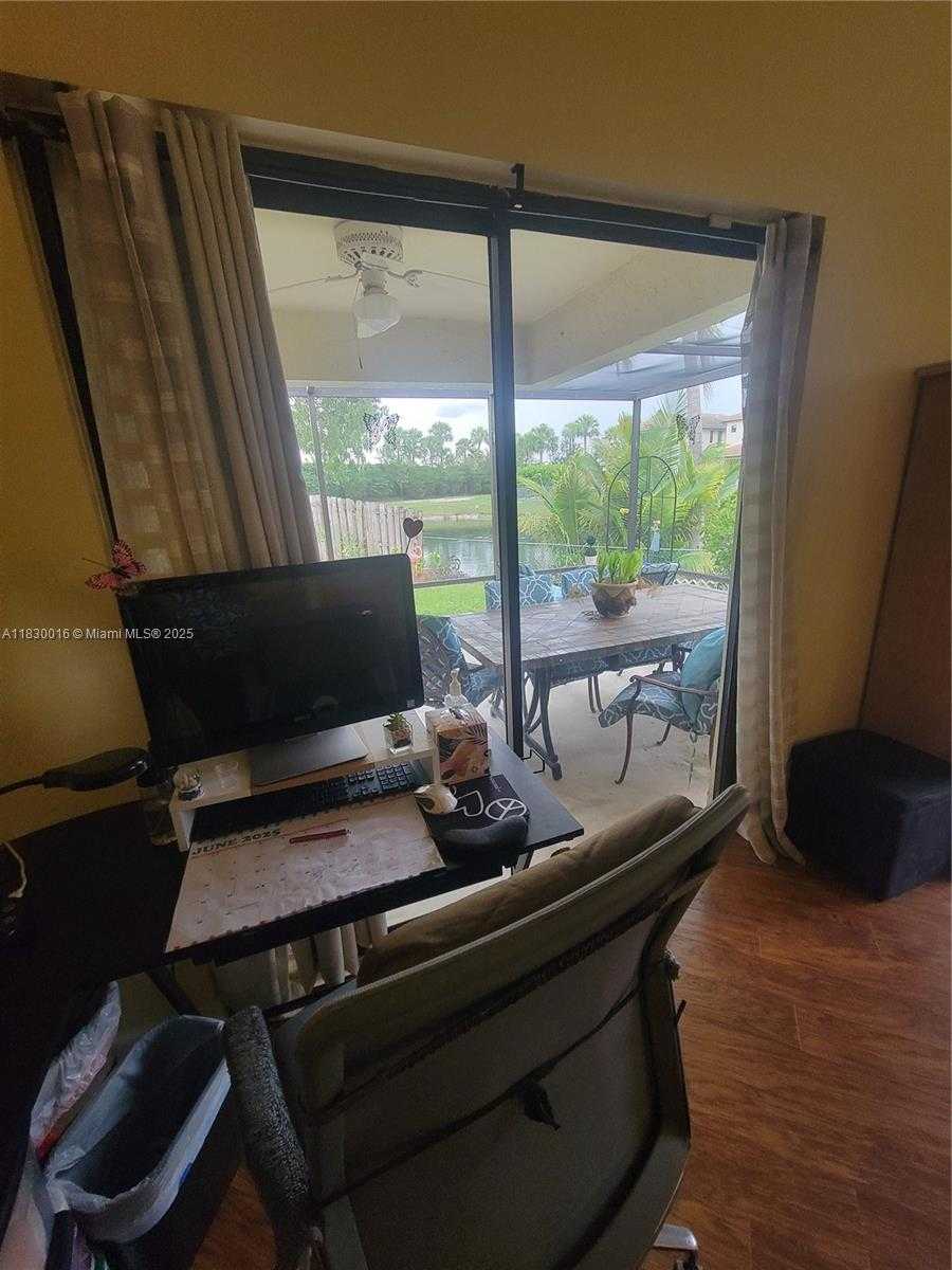 Small Image of 810 SOUTH WEST 113TH TER, Pembroke Pines Number 38