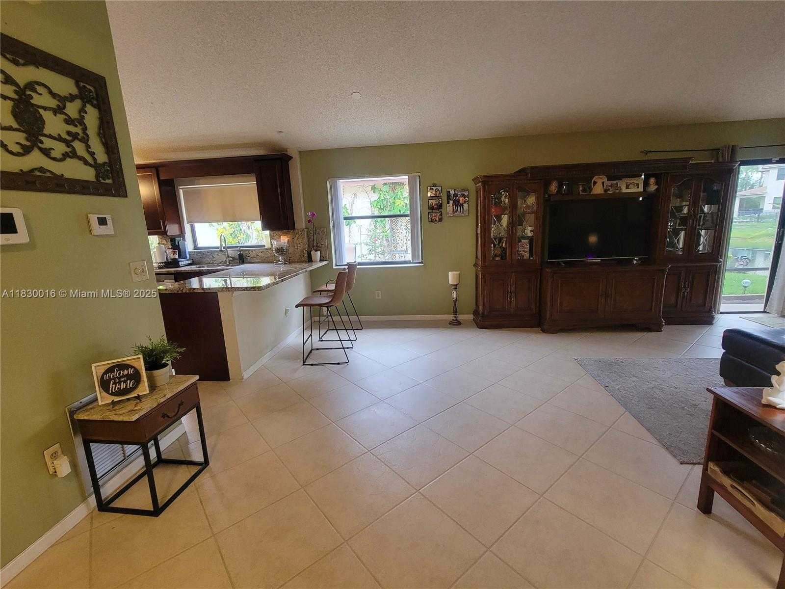 Small Image of 810 SOUTH WEST 113TH TER, Pembroke Pines Number 4