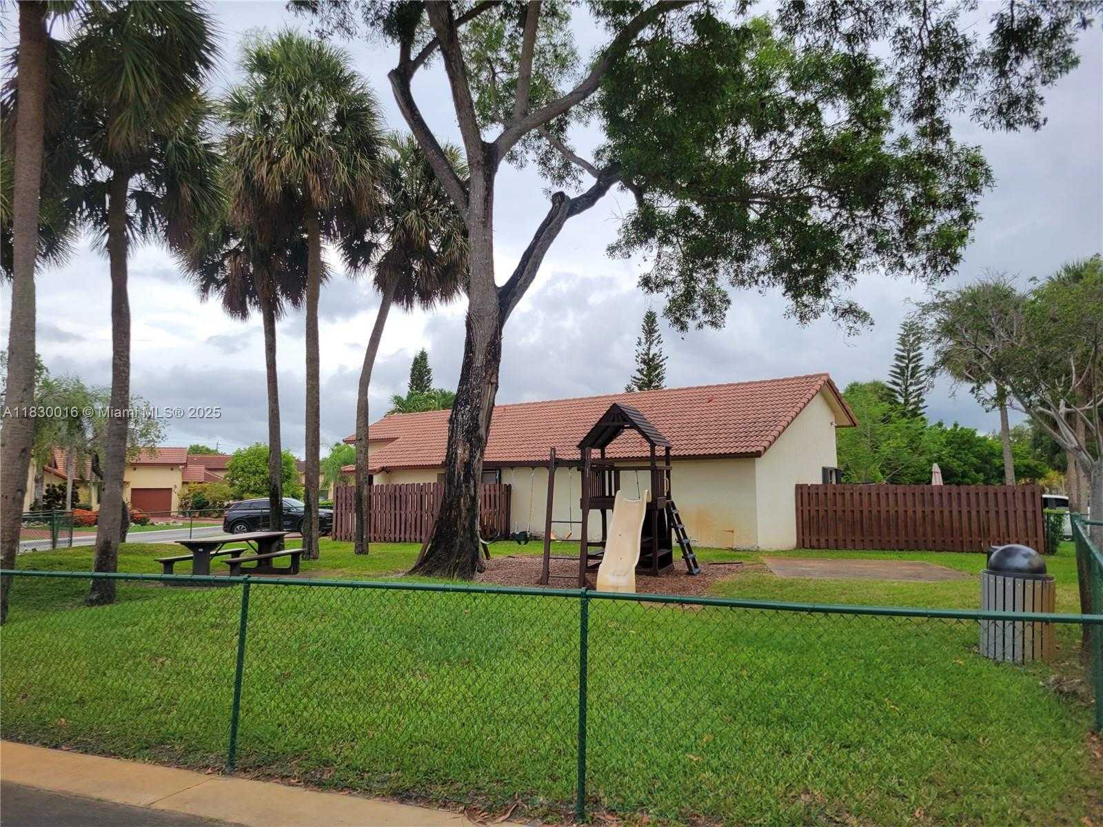 Small Image of 810 SOUTH WEST 113TH TER, Pembroke Pines Number 42