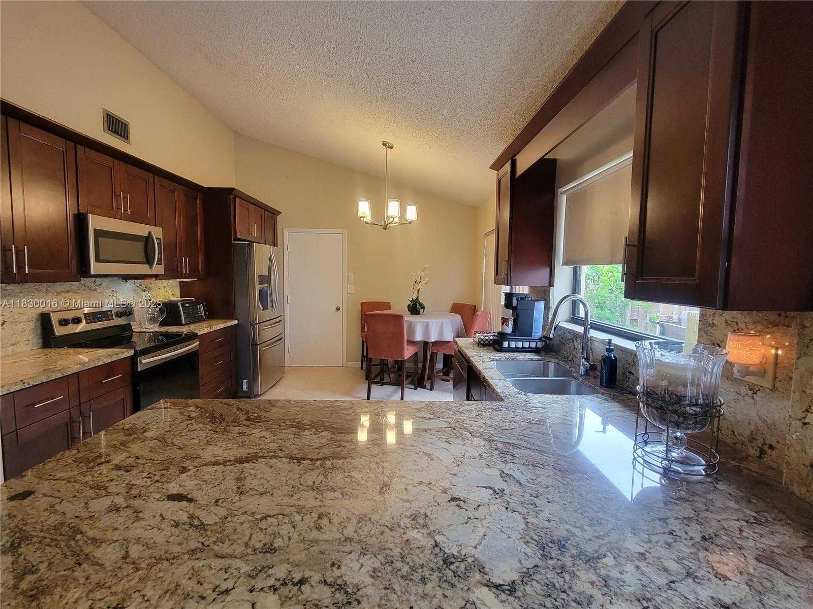 Small Image of 810 SOUTH WEST 113TH TER, Pembroke Pines Number 5