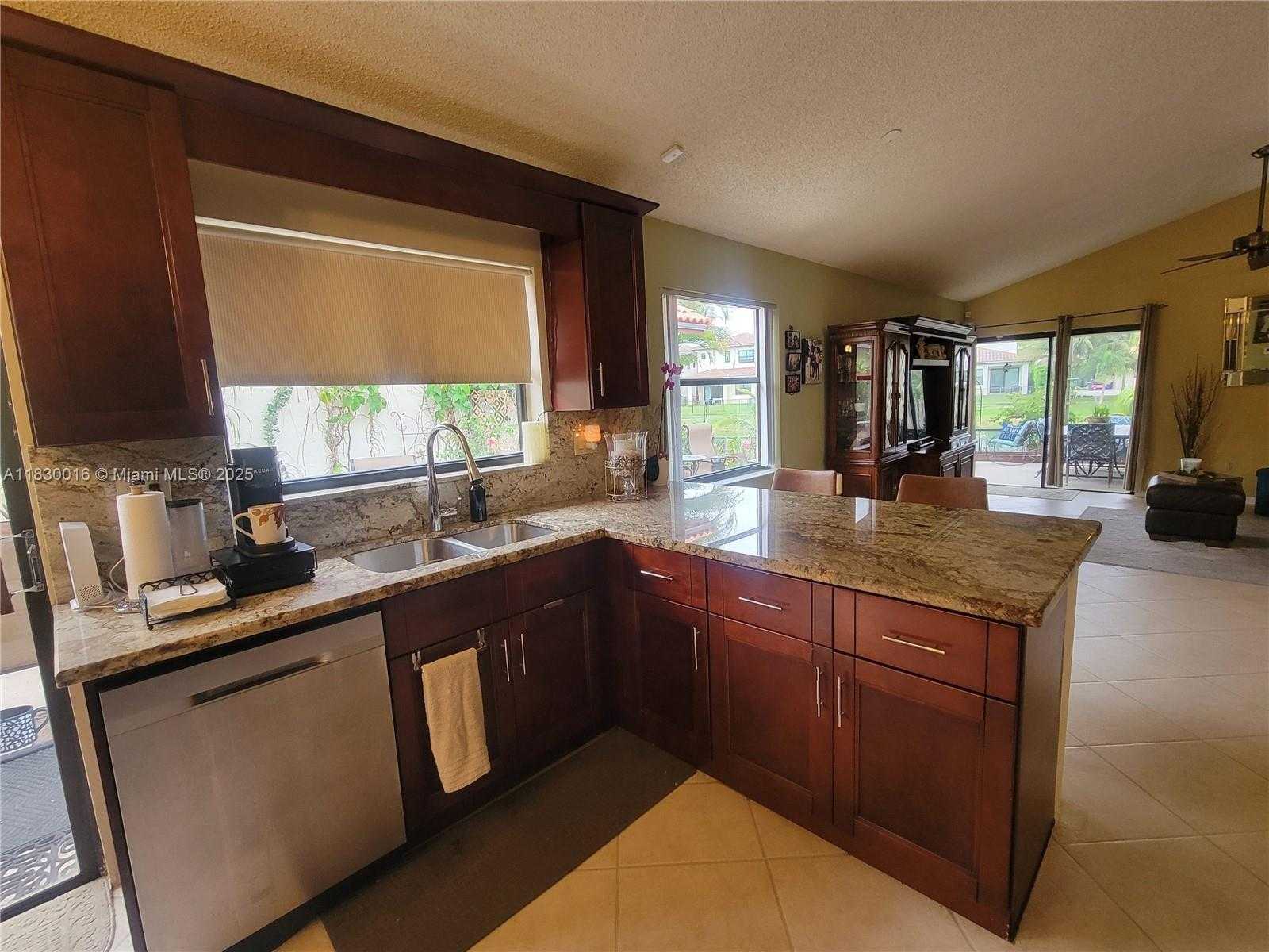 Small Image of 810 SOUTH WEST 113TH TER, Pembroke Pines Number 7