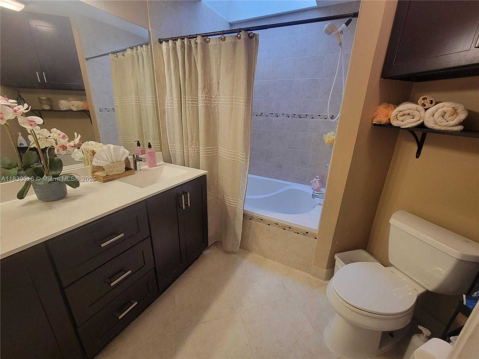 Small Image of 810 SOUTH WEST 113TH TER, Pembroke Pines Number 9