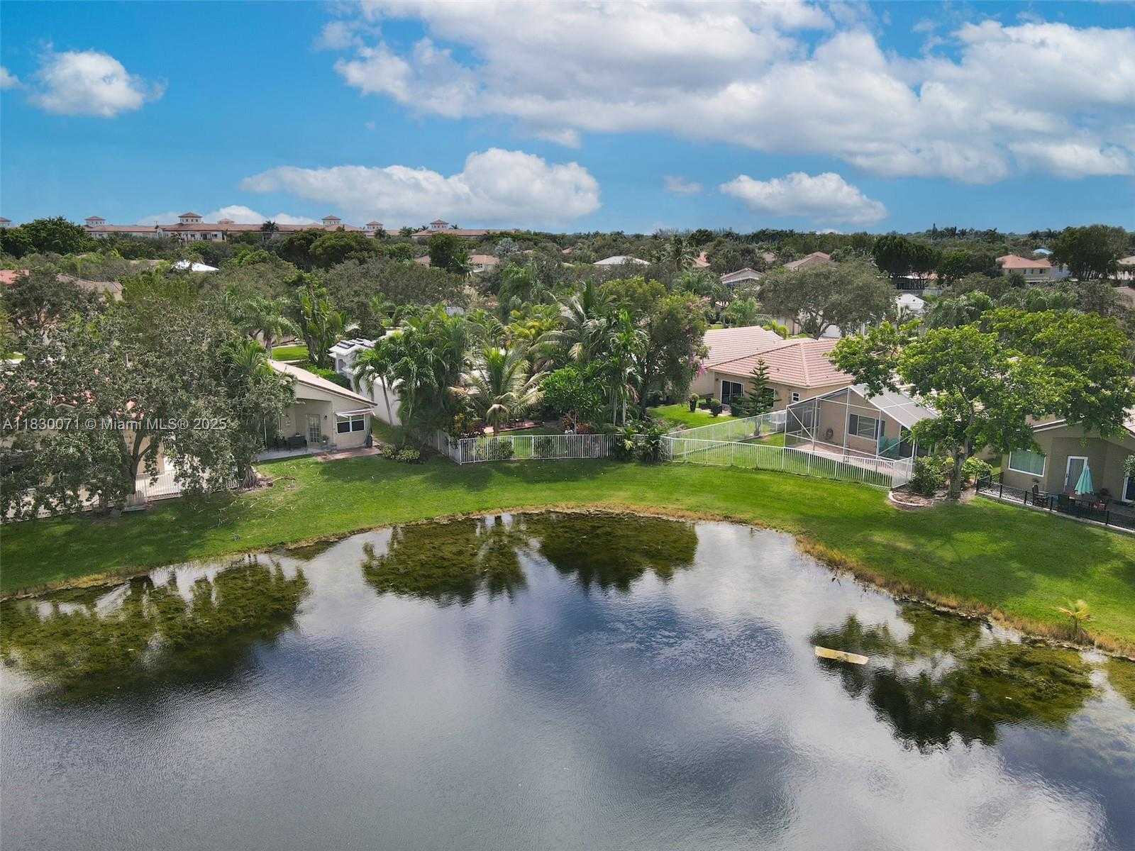 Small Image of 4123 SAPPHIRE BND, Weston Number 22