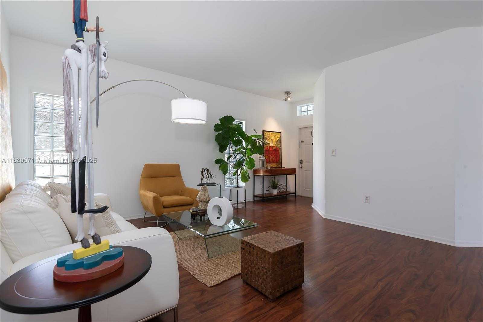 Small Image of 4123 SAPPHIRE BND, Weston Number 25