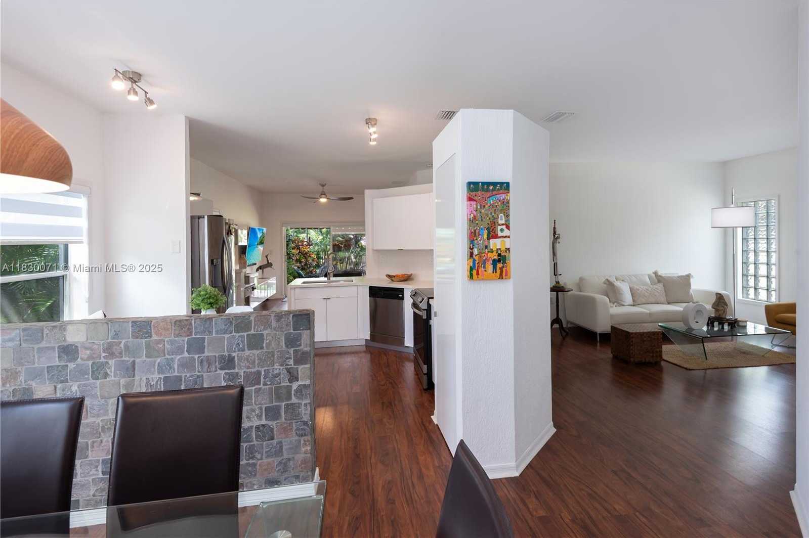 Small Image of 4123 SAPPHIRE BND, Weston Number 31