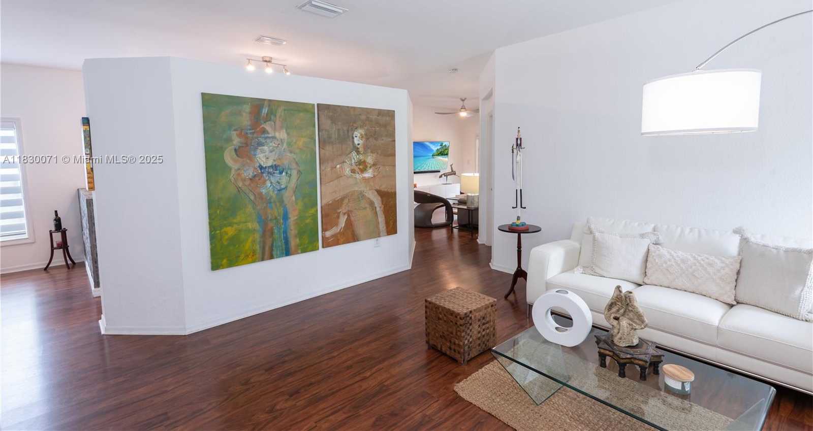 Small Image of 4123 SAPPHIRE BND, Weston Number 32